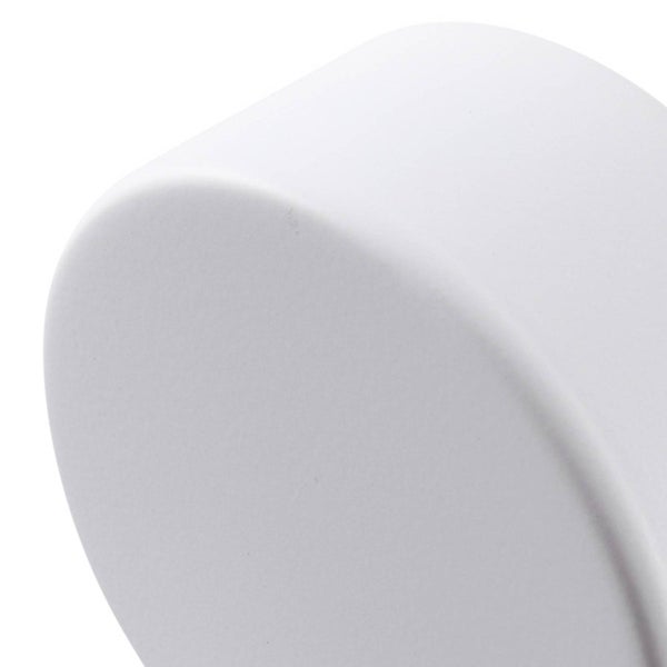 Abgerundetes, weißes Kunststoffteil