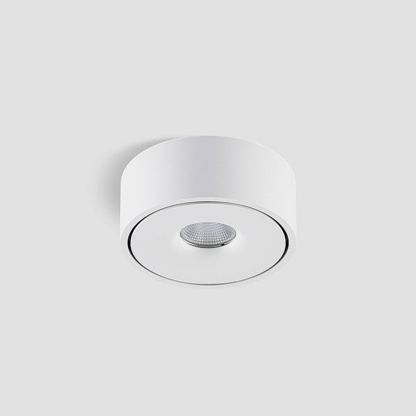 Runder weißer LED-Aufbaustrahler für die Decke.