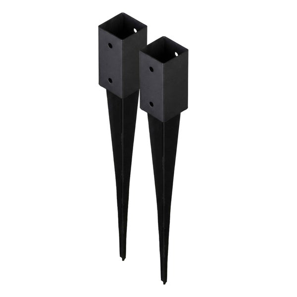 Schwarze Einschlagbodenhülsen aus Metall für Vierkantholzpfosten mit Spitze.
