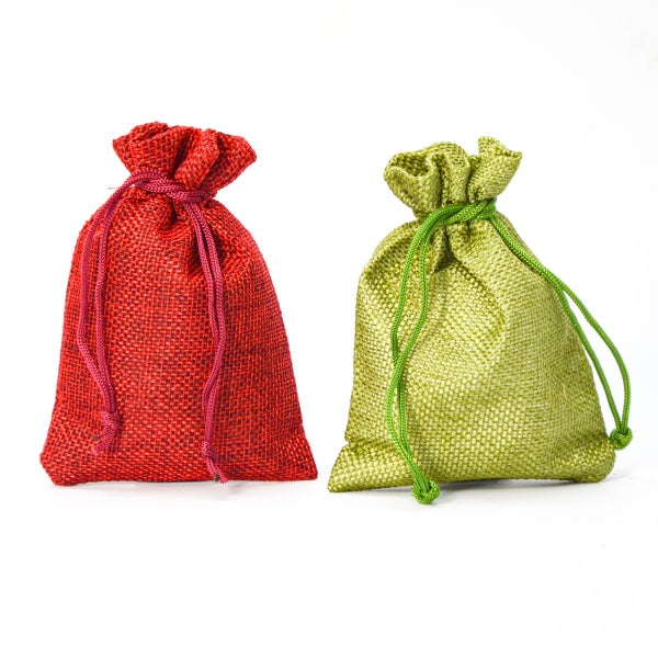 Zwei kleine Geschenksäckchen aus Jutegewebe mit praktischem Kordelzugverschluss