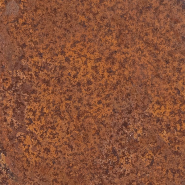 Nahaufnahme einer Keramikfliese mit Rostoptik.