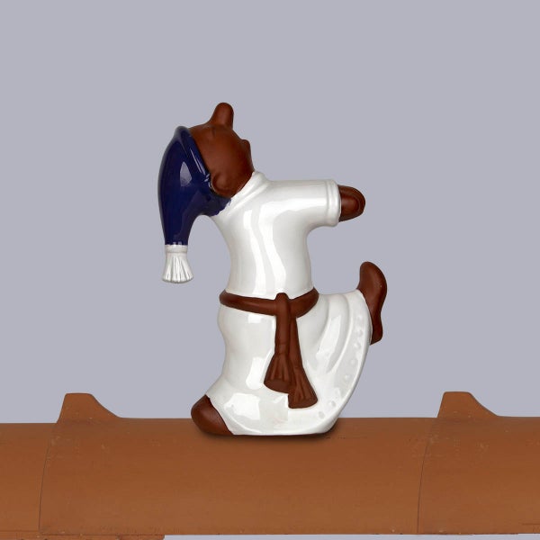 Firstfigur Schlafwandler aus Keramik für den Dachfirst.