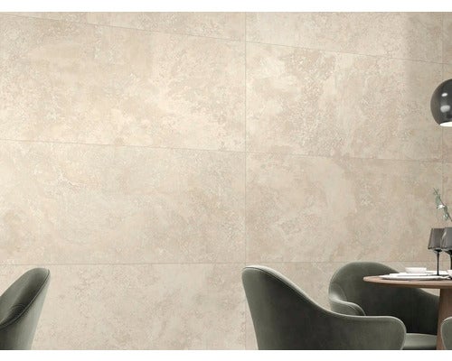 Wandgestaltung mit beigefarbenen Fliesen im Esszimmer