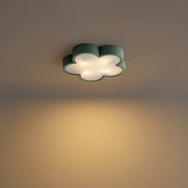 Blumenförmige LED Deckenleuchte für Kinderzimmer mit warmweißem Licht.