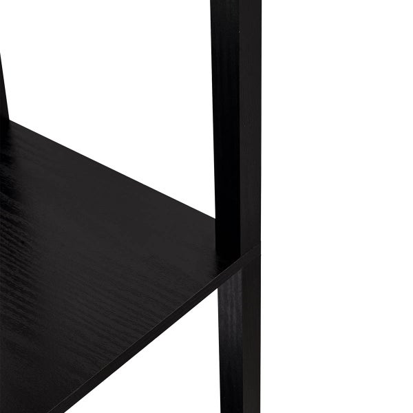 Detailaufnahme eines schwarzen Holzregals.