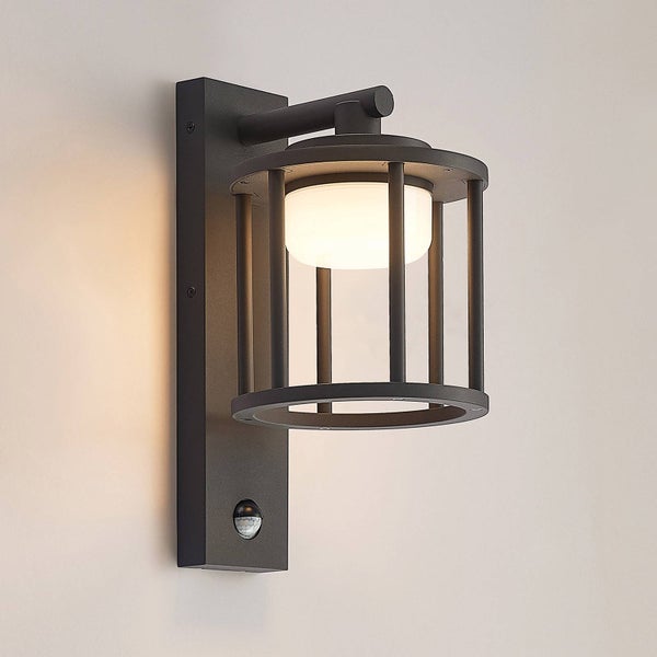 Lucande Wandleuchte außen Berenike mit Bewegungsmelder (spritzwassergeschützt (Modern) in Alu aus Aluminium (1 flammig, GX53) - Wandlampe für Außenwand/Hauswand Haus Terrasse und Balkon