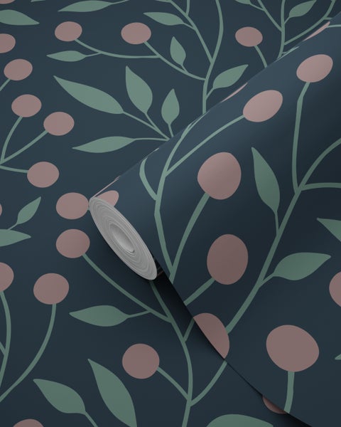 Tapetenrolle mit floralem Muster aus Blättern und Beeren