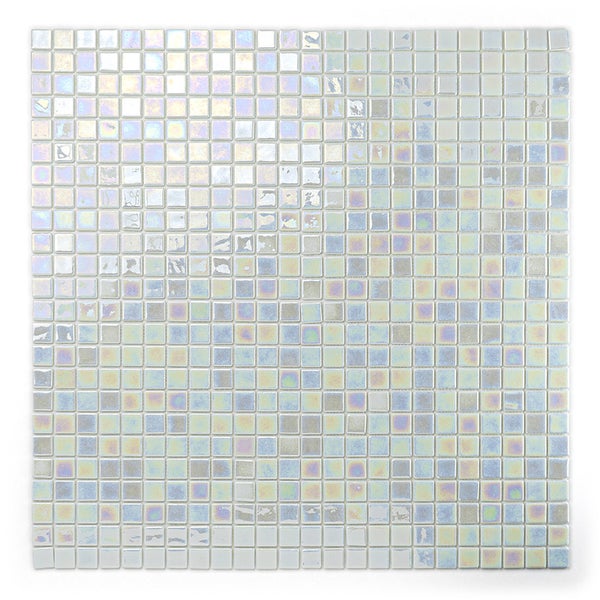 Quadratische Mosaikfliesen in Netzverklebung mit schimmernder Oberflaeche fuer Wand und Boden.