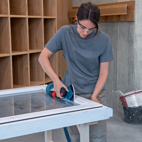 Bosch Akku-Schwingschleifer GSS 12V-13 / 2x 4,0 Ah + GAL 12V-20