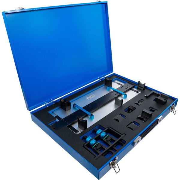 Geöffneter Werkzeugkoffer mit Motor-Einstellwerkzeugsatz