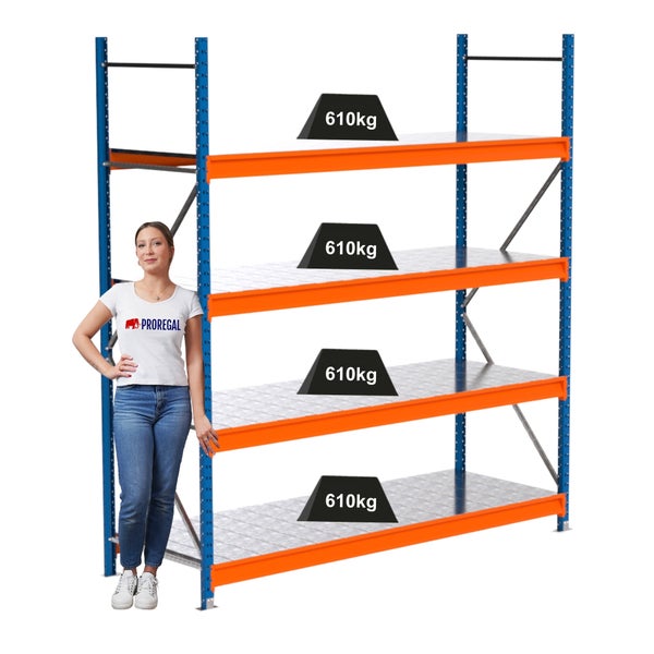 Lagerregal mit vier Ebenen und einer Traglast von 610 kg pro Ebene.