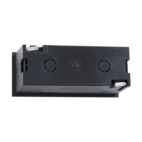 Schwarze rechteckige Unterputzdose aus Kunststoff für Elektroinstallationen mit Befestigungsklammern.