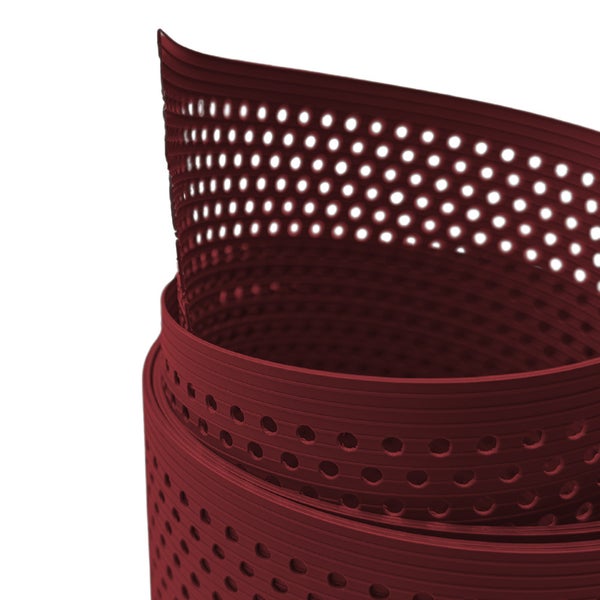 Nahaufnahme eines perforierten Entwässerungsbandes