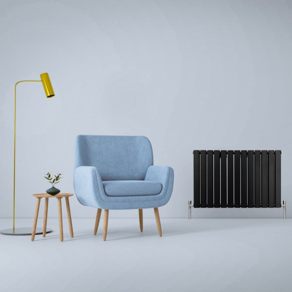 Wohnraum mit Sessel, Tisch und Heizkörper