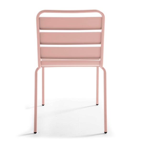 Stapelbarer Gartenstuhl aus Metall in Rosa, Rückansicht mit horizontalen Lamellen.