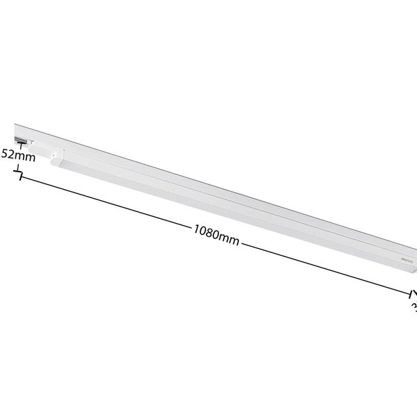Weiße LED-Lichtleiste von Arcchio mit Maßen von 1080 Millimeter Länge und 52 Millimeter Höhe.