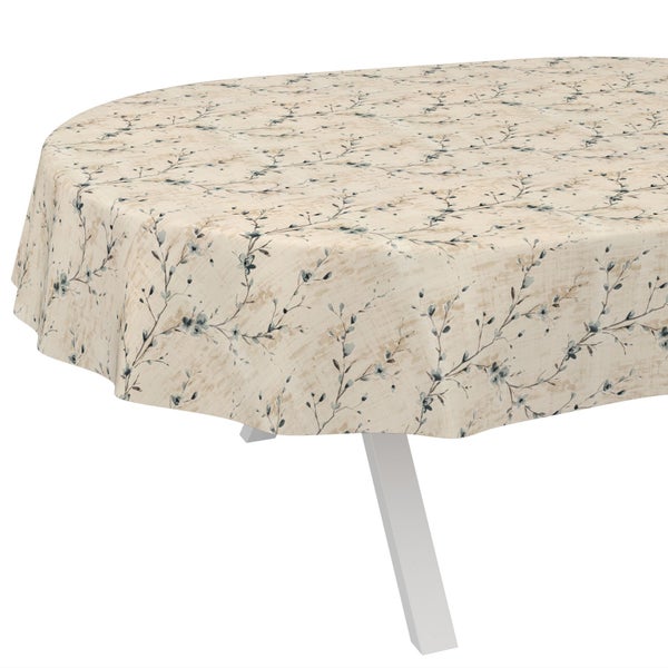 Ovale Tischdecke mit floralem Zweigmuster.