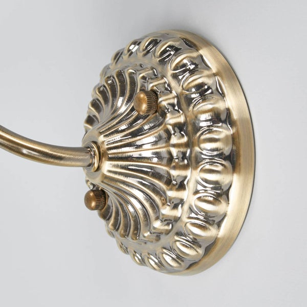 Detailaufnahme einer Wandleuchte im Antik-Stil