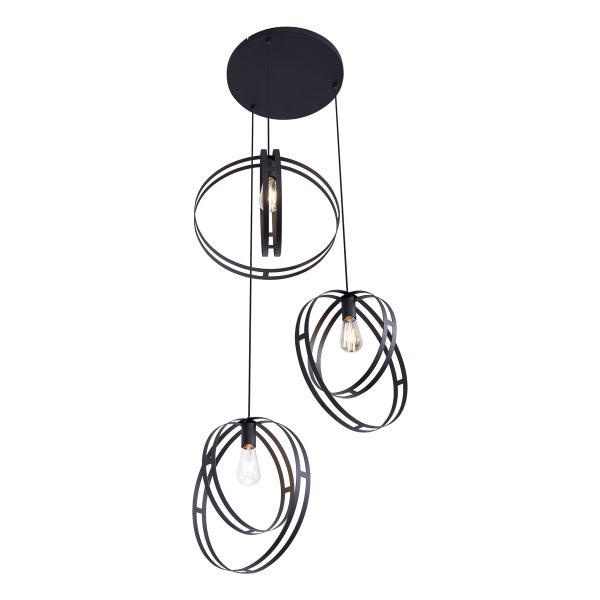 Moderne Pendelleuchte mit drei runden Lampenschirmen aus Metallringen an einer runden Deckenhalterung.