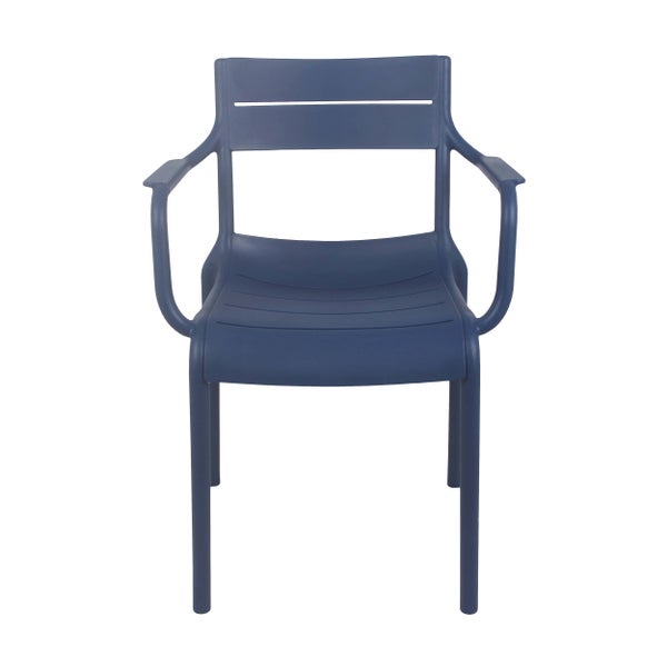 Gartenstuhl mit Armlehnen aus blauem Kunststoff für Garten und Terrasse.