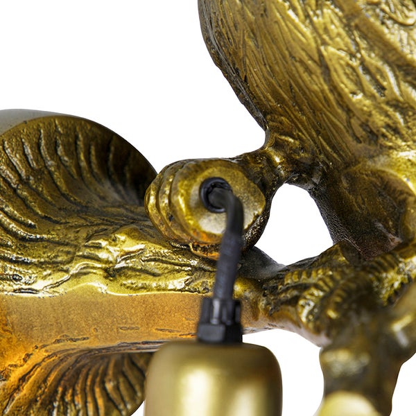 Detailansicht einer Adler Wandleuchte aus Metall
