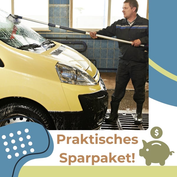 Mann wäscht Auto mit Bürste an einer Stange, praktisches Sparpaket.