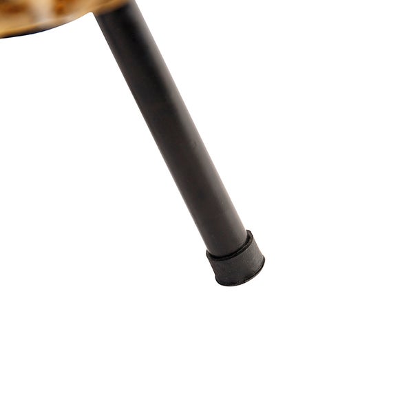 Detailansicht eines Stuhlbeins mit Bodenschoner