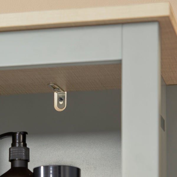 Detailaufnahme eines Möbelstücks mit Befestigungselement