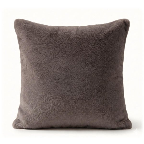 Quadratisches Dekokissen aus weichem Kunstfell in Dunkelgrau.