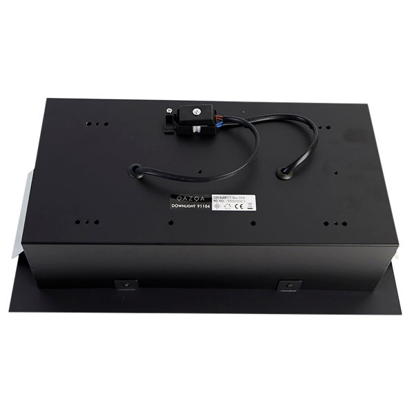 Rückansicht eines rechteckigen QAZQA Downlights 91104 aus schwarzem Metall mit sichtbarer Verkabelung und technischem Typenschild.