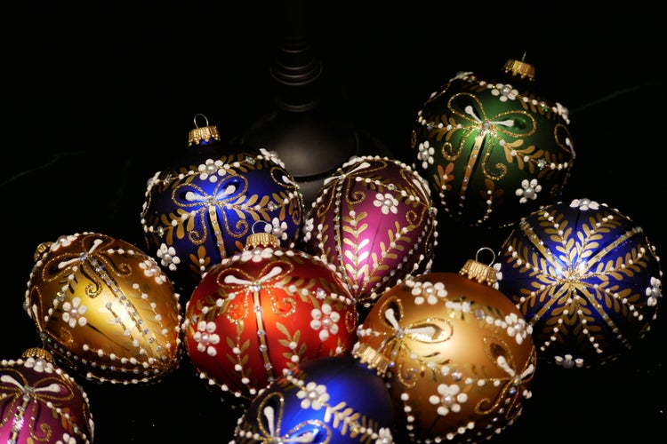 Glaskugelsortiment Glanz & Gloria, Gold/Rot/Blau/Grün/Purpur Satin mit Strass, 9-teilig, 8 Kugeln , 1 Ei , 8-10cm, 9 Stck., Weihnachtsbaumkugeln, Christbaumschmuck, Weihnachtsbaumanhänger