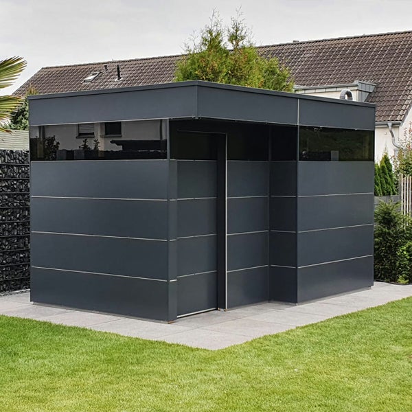 Gartenhaus mit Flachdach, Schiebetür und Fensterfront im modernen Design