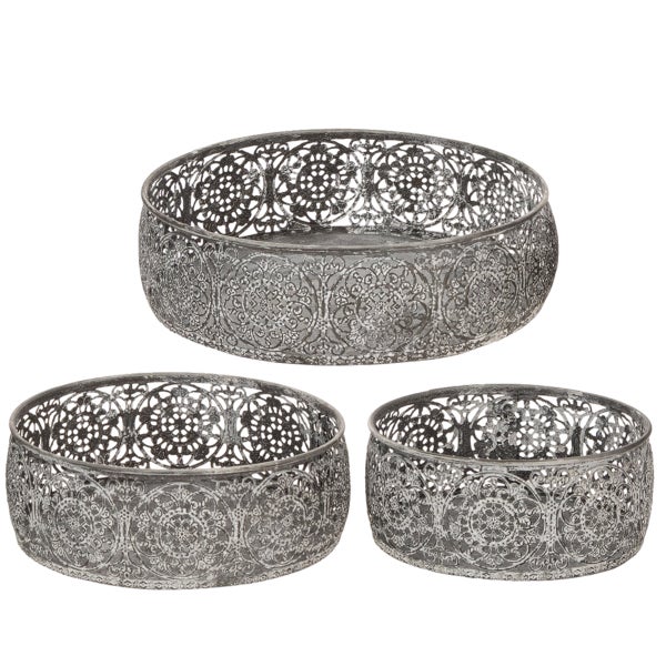 Dreiteiliges Set runder Metallschalen mit dekorativem orientalischem Ornamentmuster und Antik-Finish.