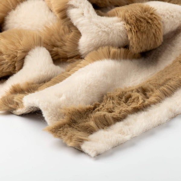 Flauschige Decke mit Streifenmuster