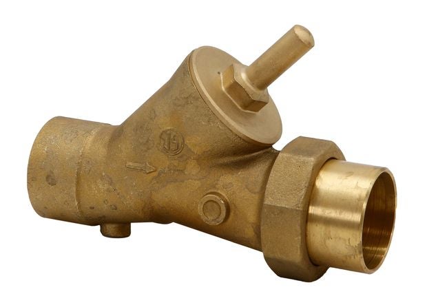 Schrägsitzventil aus Messing für Heizungs- und Sanitärinstallationen.