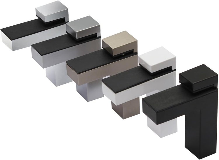 Set von fünf modernen, eckigen Glasbodenhaltern in verschiedenen Metallausführungen für die Wandmontage.