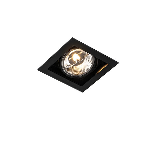 Schwarzer quadratischer Einbaustrahler mit schwenkbarer Lichtquelle.