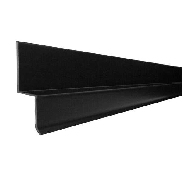 Schwarzes Tropfkantenprofil aus Metall für die Dachentwässerung oder Fassade.