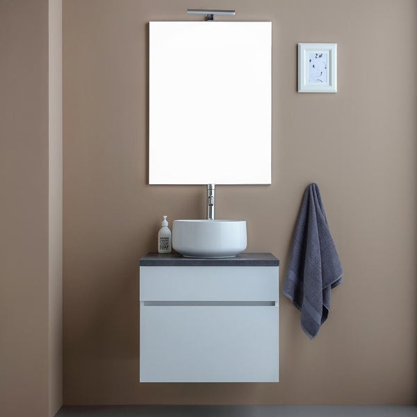 Modernes Badezimmerensemble mit Waschtischunterschrank, Aufsatzwaschbecken und Spiegel
