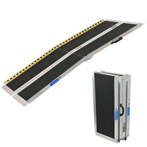 Aluminium Rollstuhlrampe, ausgeklappt und zusammengeklappt dargestellt