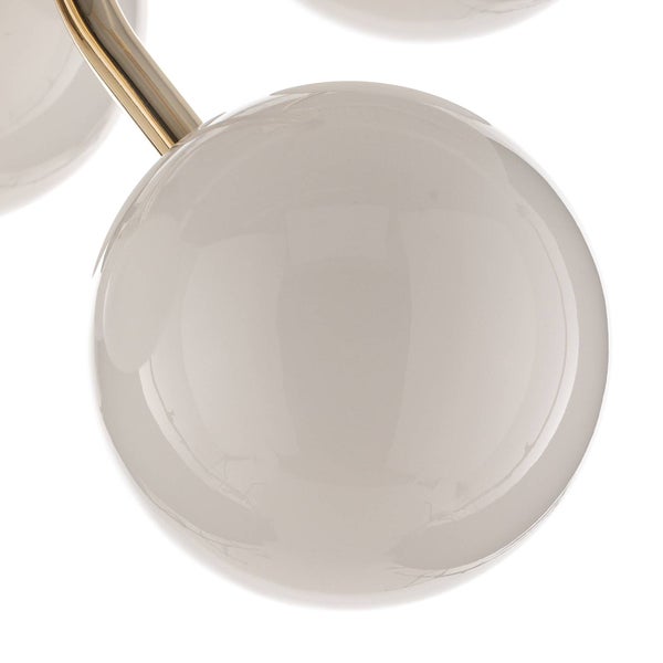 Detailaufnahme einer Kugel-Deckenleuchte