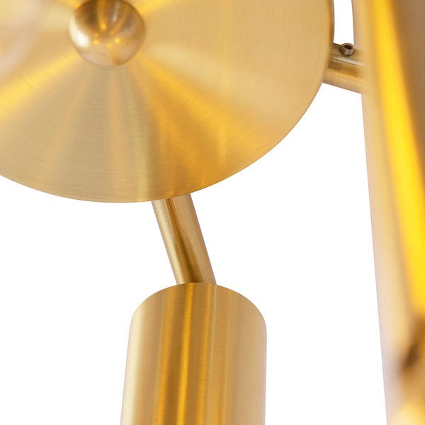 Detailaufnahme einer goldenen Lampe