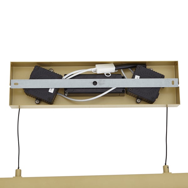 Innenansicht einer Pendelleuchte mit Befestigungsmaterial.