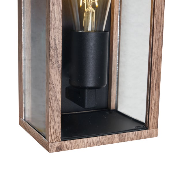Wandleuchte in Holzoptik mit Glaseinsätzen und schwarzer Fassung.