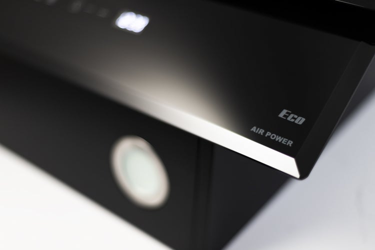Detailansicht einer Dunstabzugshaube mit Eco Air Power Schriftzug