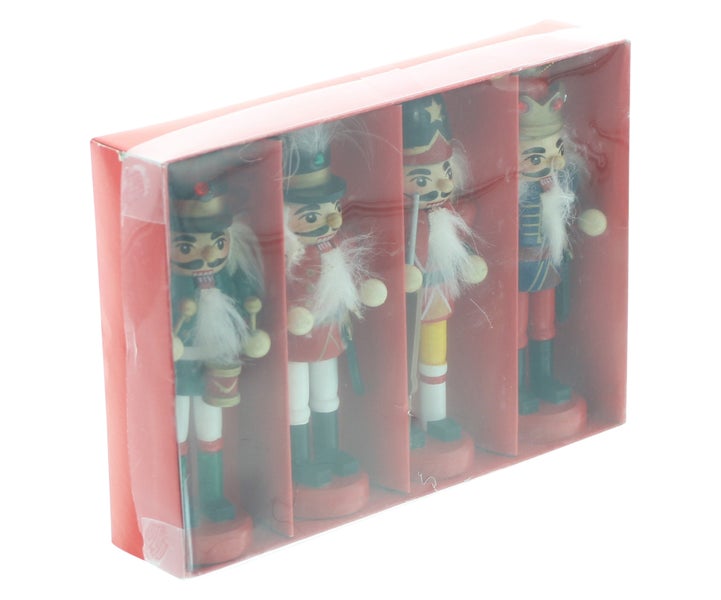 Vier Nussknackerfiguren aus Holz in einer Verpackung