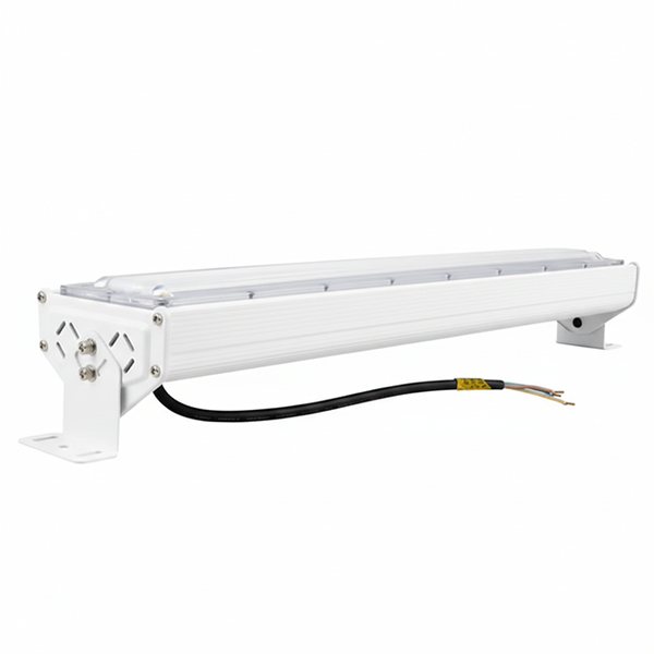 Weißer LED-Wallwasher für die Fassadenbeleuchtung mit Montagebügeln und Anschlusskabel.