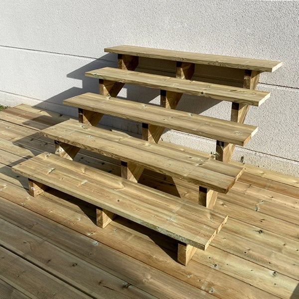 Holztreppe mit vier Stufen für den Garten