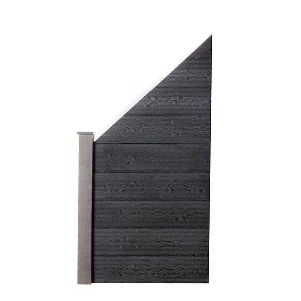 WPC Sichtschutzelement mit Schräge, waagerechte Paneele in Holzoptik mit seitlicher Pfostenhalterung für den Garten.
