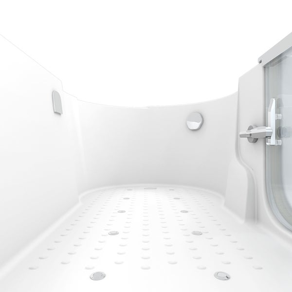 Innenansicht einer Whirlpool-Badewanne mit Tür
